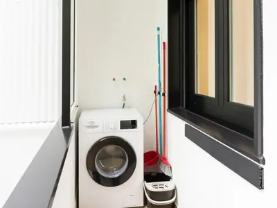 a washing machine in a small room with a door at Loft América 32 in Melide