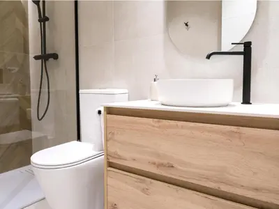 a bathroom with a toilet and a sink and a mirror at Loft América 32 in Melide