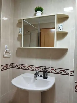 a bathroom with a sink and a mirror at VUT Mencía in Ponferrada