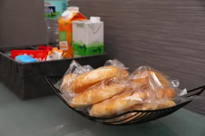 a basket of bagels sitting on a counter at Arel Dúplex in Lugo