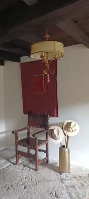 a room with a chair and a hat and a ceiling at Pazo Casa Solariega de Cervantes in San Román
