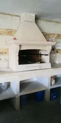 a model of a pizza oven sitting on a table at Casa Viqueira in Foz