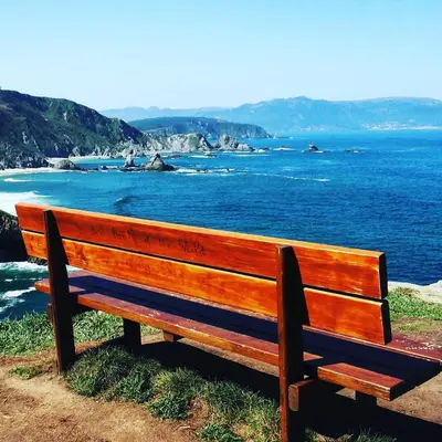 a wooden bench sitting on the side of a beach at CASA LOZANO in Barreiros