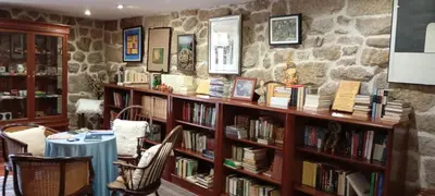 a room with book shelves filled with books at La Casona RibeiraSacra in Moreiras