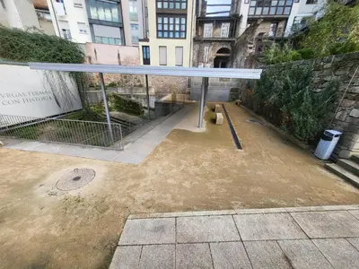 an overhead view of a parking lot in a building at Décimo Vera in Ourense