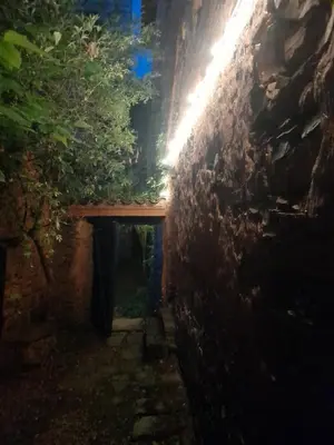 an opening in a stone wall with a doorway at Arzipreste IV La Casita del Jardín in León
