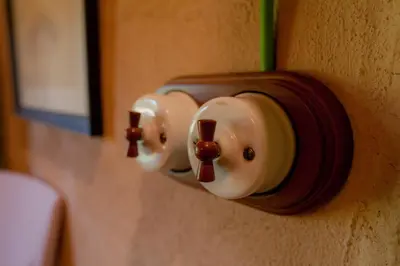 a brown and white switch on a wall at Arzipreste IV La Casita del Jardín in León