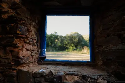 a window in a brick wall with a bottle of wine at Arzipreste IV La Casita del Jardín in León