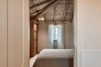 a bedroom with a bed and a window at Casa Do Gaiteiro in Melide