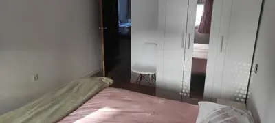 a small bedroom with a bed and a mirror at Cómo en casa Villablino in Villablino