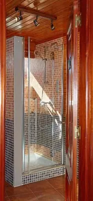 a room with a cage with a bird in it at Aqua Rooms Sarria in Sarria
