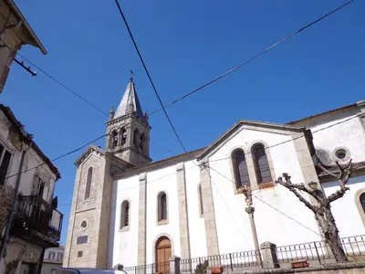 a church with a steeple on top of it at Aqua Rooms Sarria in Sarria