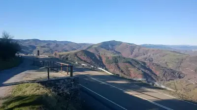 a view of a highway with mountains in the background at Casa Antón O Cebreiro in O Cebreiro