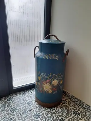 a blue pot sitting on a floor next to a window at Xanela Xures in Muiños
