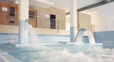 a swimming pool with a water fountain at Costa SPA Terraza de lujo - Playa las Catedrales in San Miguel de Reinante
