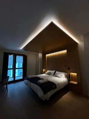 a bedroom with a large bed and a large window at Hotel Miralrio Cacabelos in Cacabelos