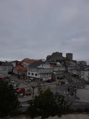 a view of a town with a castle in the background at O Lar do Rodrigo in Castro Caldelas