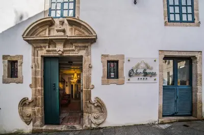 an entrance to a building with a green door at Hotel Monumento Pazo de Orbán in Lugo