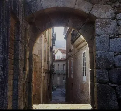 an alley with an archway in an old building at Casa da Ramona in Ribadavia