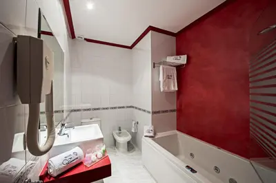 a bathroom with a tub and a sink and a toilet at Motel Venus La Coruña in Guísamo