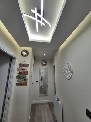 a hallway with a ceiling with a skylight at Máximo Meridio in Ourense
