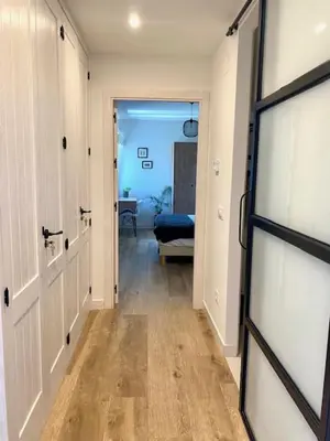 a hallway with a door leading to a bedroom at Mirador de la Montaña Mágica in El Acebo de San Miguel