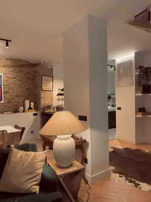 a living room with a table and a lamp at Casa boutique-rural en El Bierzo in Torre del Bierzo