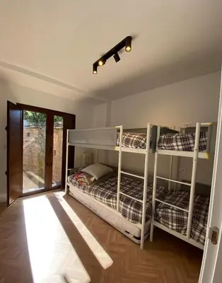 two bunk beds in a room with a window at Casa boutique-rural en El Bierzo in Torre del Bierzo