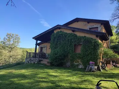 a house with ivy growing on the side of it at Estrella del alba in Villarino de Sanabria
