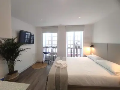 a bedroom with a bed with two towels on it at L1 - Disfruta en Os Vinos a dos pasos de la catedral in Ourense