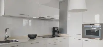a white kitchen with a sink and a microwave at Descubre Foz con nosotros in Foz