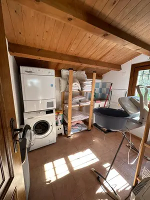 a kitchen with a stove and a washer and dryer at Apartamentos Helenias in Boal