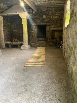 a room with a striped rug in a stone building at Rincón rural in Tomonde