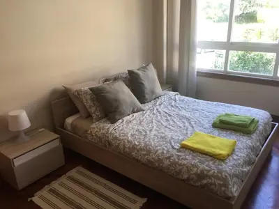 a bedroom with a bed with two towels on it at Apartamento luminoso con vistas a la ría in Cambre