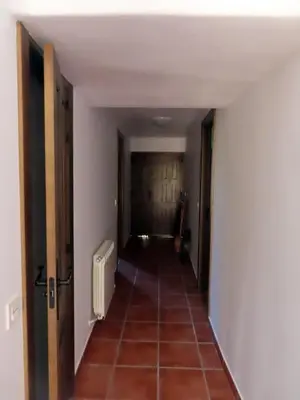 an empty hallway with a tile floor at Mis antepasados in Murias de Pedredo