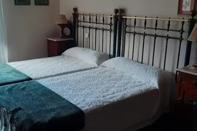 a bedroom with two twin beds at Casa Vallejo en Crecente in Crecíente