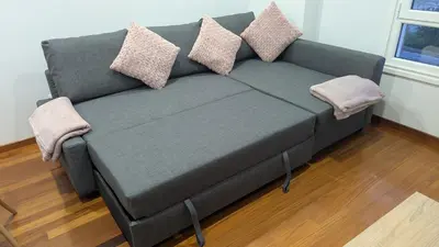 a couch in a living room with pillows on it at Alojamiento La Caridad in La Caridad