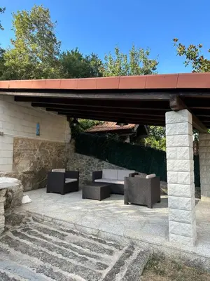 a pavilion with two benches under a roof at Casa Rural Melon in Melón