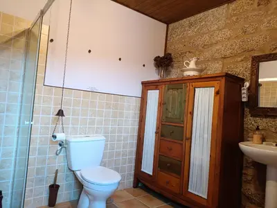 a bathroom with a toilet and a sink at O Campo DaFolla in Caroy