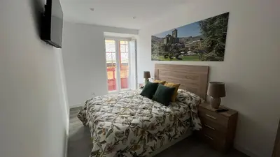 a bedroom with a bed and a window at Apartamento nuevo casco antiguo in Ponferrada