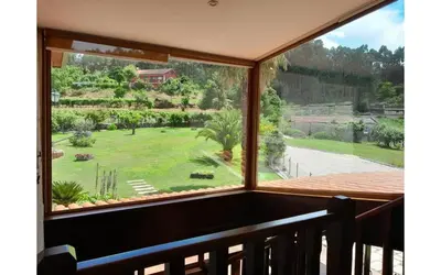 a large window with a view of a yard at O canto do grilo in Valeije