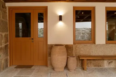 a door and two vases sitting next to a bench at Casa San Blas in Verín