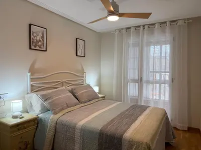 a bedroom with a bed and a ceiling fan at BierzINN Alojamientos - Martina II in Ponferrada