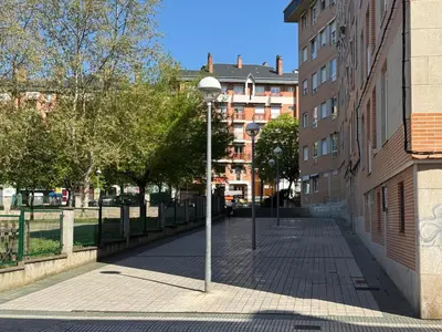 a street light on a sidewalk next to a building at BierzINN Alojamientos - Martina II in Ponferrada