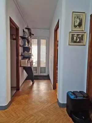 a hallway with white walls and a hard wood floor at Piso vacacional en Casa Carroucha in Valga