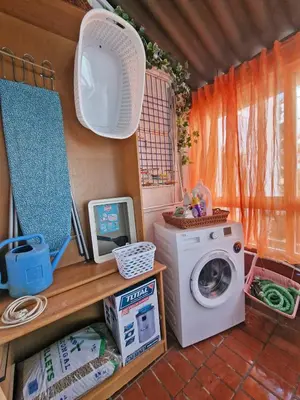 a laundry room with a washing machine and a window at Piso vacacional en Casa Carroucha in Valga