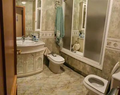 a bathroom with a toilet and a sink and a toilet istg at apartamento céntrico y fabuloso en Ribadeo para vacaciones in Ribadeo