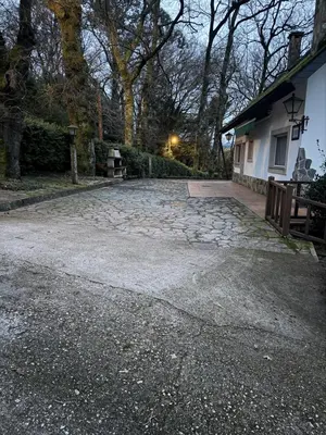 a stone driveway in front of a house at Casa Pepe Albela - 20 min de Santiago in Santiago de Compostela