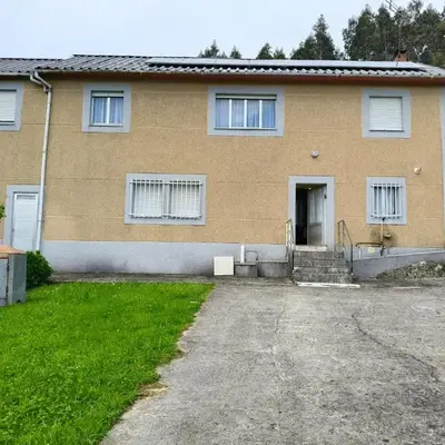 Casa rural con amplio terreno privado