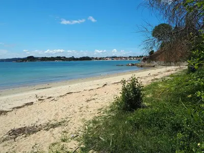 a sandy beach with the ocean in the background at Apartamento a 400m de la playa en Ares, garaje incluído in Ares
